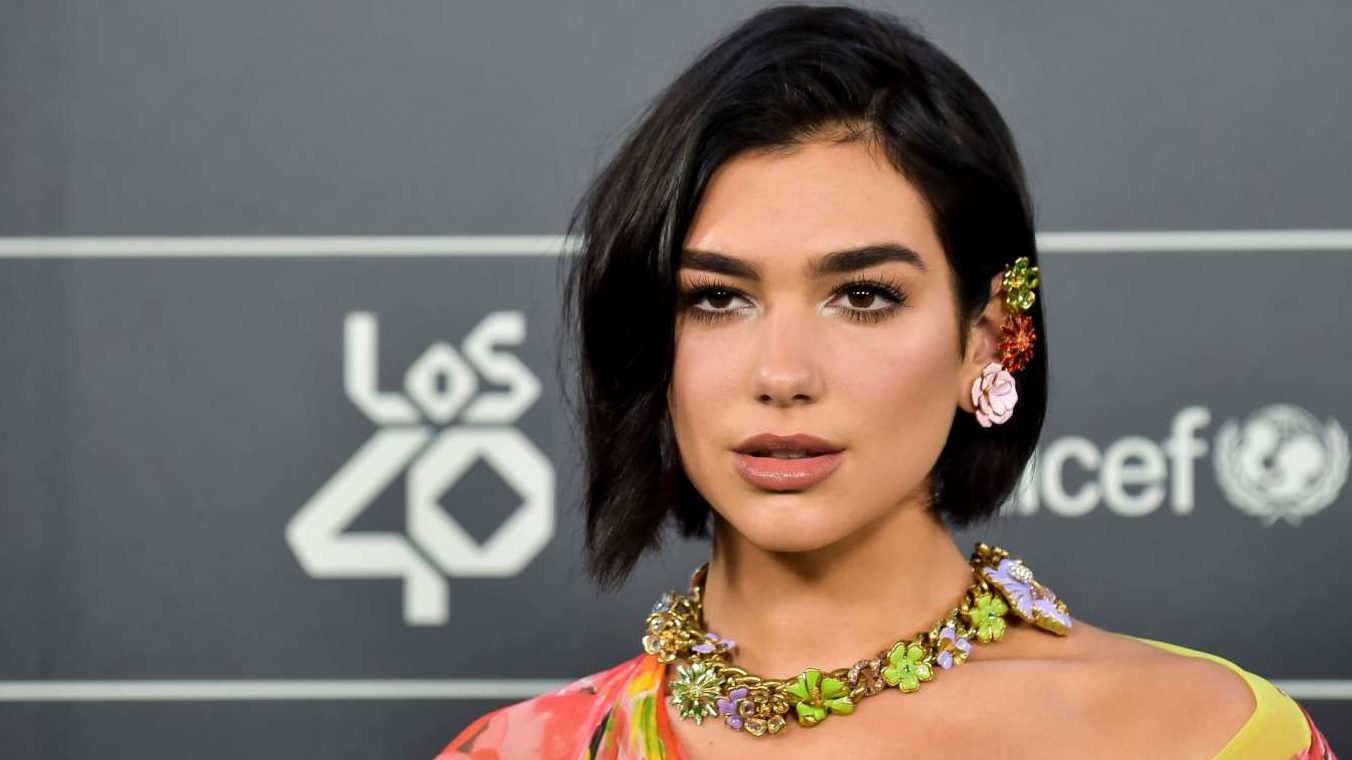 DUA LIPA COMIENZA EL AÑO ENSEÑÁNDONOS A BAILAR, ¿TE